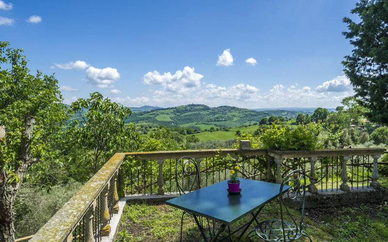 System.Collections.Generic.List`1[BluePillow.Application.SearchEngine.Dto.PhotoDto]?.ElementAt(3)?.Caption