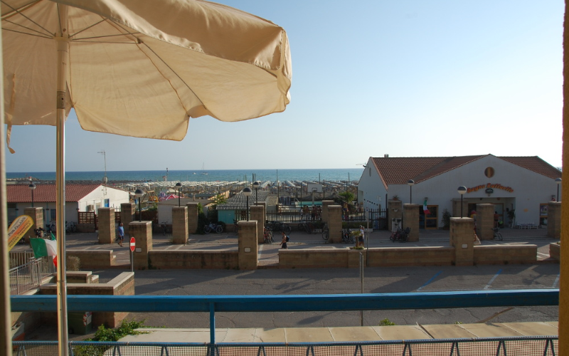 System.Collections.Generic.List`1[BluePillow.Application.SearchEngine.Dto.PhotoDto]?.ElementAt(3)?.Caption