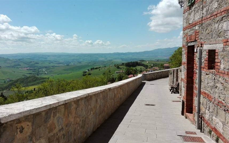 System.Collections.Generic.List`1[BluePillow.Application.SearchEngine.Dto.PhotoDto]?.ElementAt(1)?.Caption