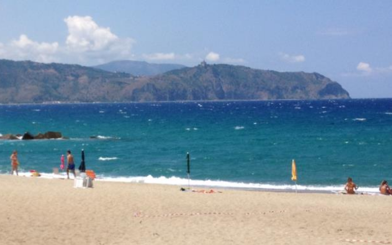 System.Collections.Generic.List`1[BluePillow.Application.SearchEngine.Dto.PhotoDto]?.ElementAt(0)?.Caption