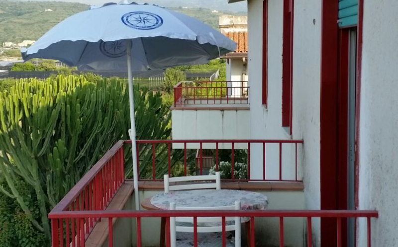 System.Collections.Generic.List`1[BluePillow.Application.SearchEngine.Dto.PhotoDto]?.ElementAt(3)?.Caption