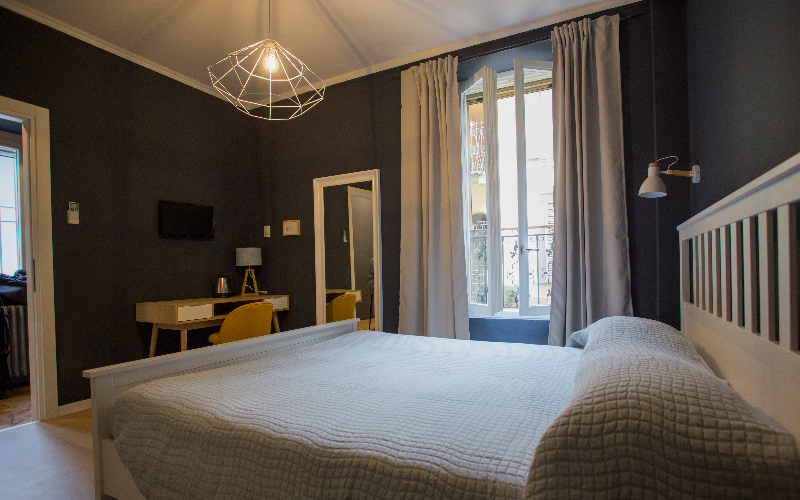 System.Collections.Generic.List`1[BluePillow.Application.SearchEngine.Dto.PhotoDto]?.ElementAt(1)?.Caption