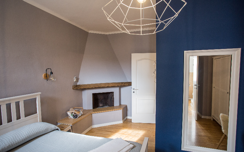 System.Collections.Generic.List`1[BluePillow.Application.SearchEngine.Dto.PhotoDto]?.ElementAt(0)?.Caption