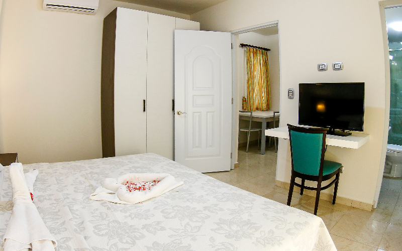 System.Collections.Generic.List`1[BluePillow.Application.SearchEngine.Dto.PhotoDto]?.ElementAt(1)?.Caption