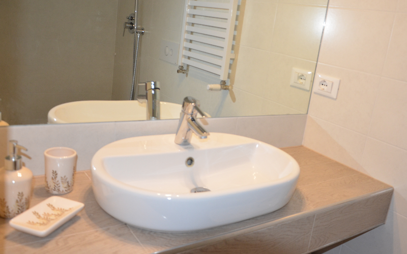 System.Collections.Generic.List`1[BluePillow.Application.SearchEngine.Dto.PhotoDto]?.ElementAt(2)?.Caption