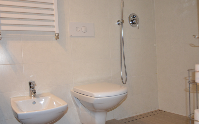 System.Collections.Generic.List`1[BluePillow.Application.SearchEngine.Dto.PhotoDto]?.ElementAt(3)?.Caption