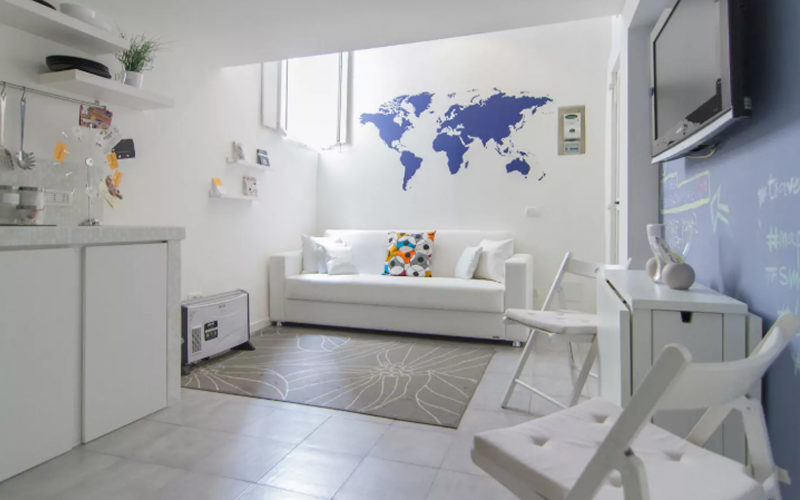 System.Collections.Generic.List`1[BluePillow.Application.SearchEngine.Dto.PhotoDto]?.ElementAt(0)?.Caption