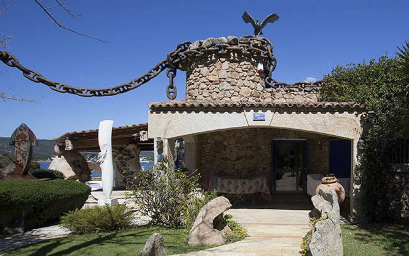 System.Collections.Generic.List`1[BluePillow.Application.SearchEngine.Dto.PhotoDto]?.ElementAt(3)?.Caption