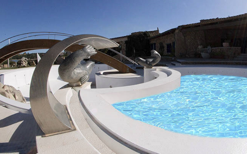 System.Collections.Generic.List`1[BluePillow.Application.SearchEngine.Dto.PhotoDto]?.ElementAt(2)?.Caption