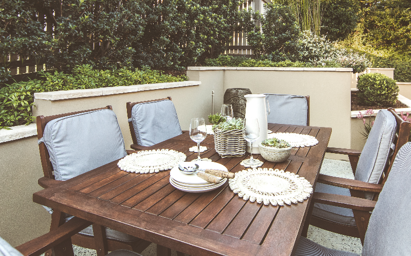 System.Collections.Generic.List`1[BluePillow.Application.SearchEngine.Dto.PhotoDto]?.ElementAt(2)?.Caption