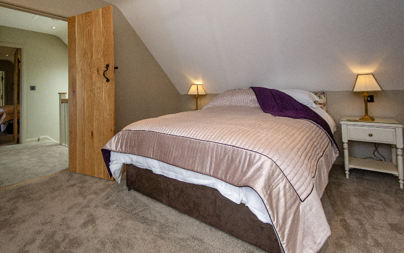 System.Collections.Generic.List`1[BluePillow.Application.SearchEngine.Dto.PhotoDto]?.ElementAt(3)?.Caption