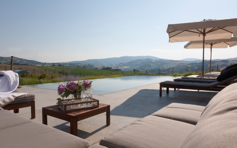 System.Collections.Generic.List`1[BluePillow.Application.SearchEngine.Dto.PhotoDto]?.ElementAt(3)?.Caption