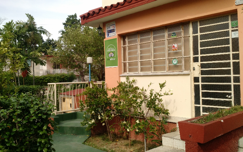 System.Collections.Generic.List`1[BluePillow.Application.SearchEngine.Dto.PhotoDto]?.ElementAt(1)?.Caption