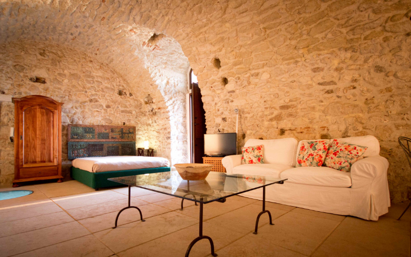 System.Collections.Generic.List`1[BluePillow.Application.SearchEngine.Dto.PhotoDto]?.ElementAt(1)?.Caption