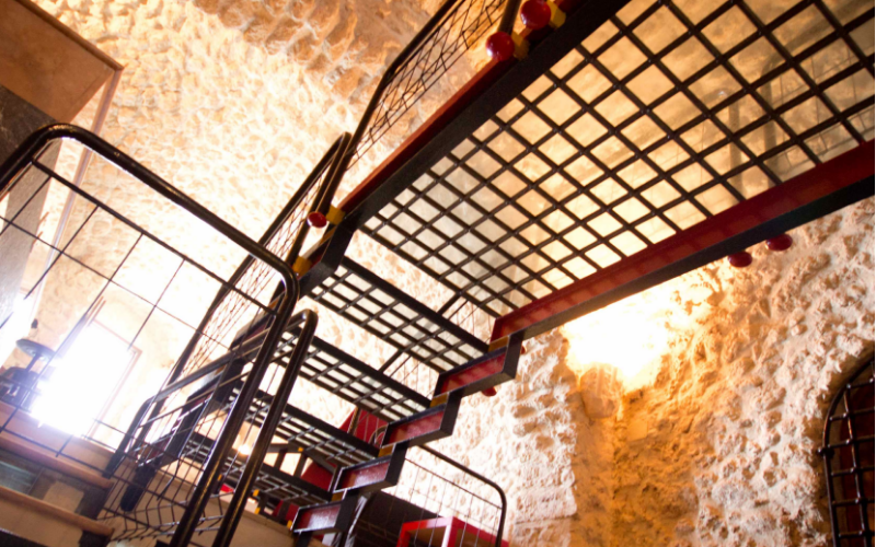 System.Collections.Generic.List`1[BluePillow.Application.SearchEngine.Dto.PhotoDto]?.ElementAt(3)?.Caption