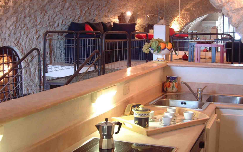 System.Collections.Generic.List`1[BluePillow.Application.SearchEngine.Dto.PhotoDto]?.ElementAt(1)?.Caption