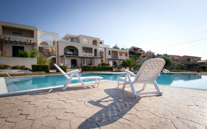 System.Collections.Generic.List`1[BluePillow.Application.SearchEngine.Dto.PhotoDto]?.ElementAt(0)?.Caption