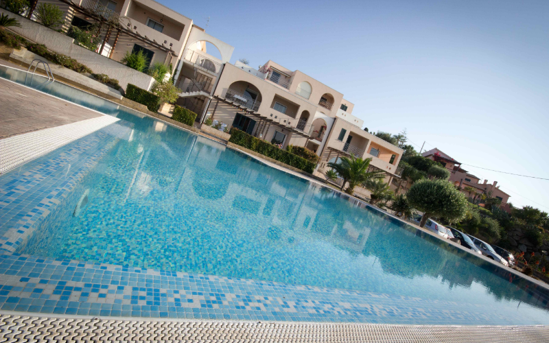 System.Collections.Generic.List`1[BluePillow.Application.SearchEngine.Dto.PhotoDto]?.ElementAt(3)?.Caption