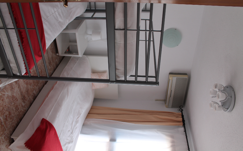 System.Collections.Generic.List`1[BluePillow.Application.SearchEngine.Dto.PhotoDto]?.ElementAt(2)?.Caption