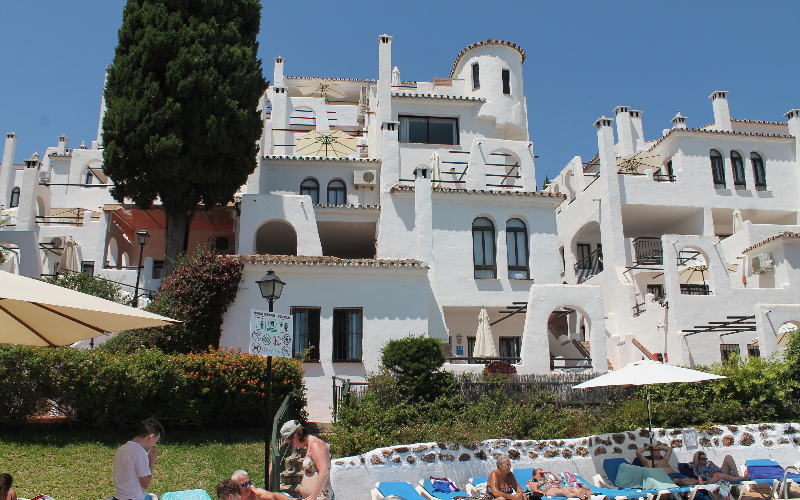 System.Collections.Generic.List`1[BluePillow.Application.SearchEngine.Dto.PhotoDto]?.ElementAt(0)?.Caption