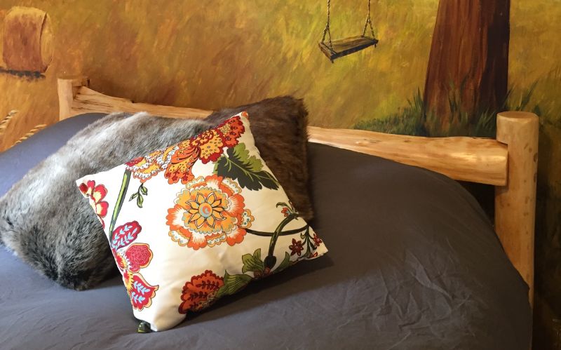 System.Collections.Generic.List`1[BluePillow.Application.SearchEngine.Dto.PhotoDto]?.ElementAt(3)?.Caption