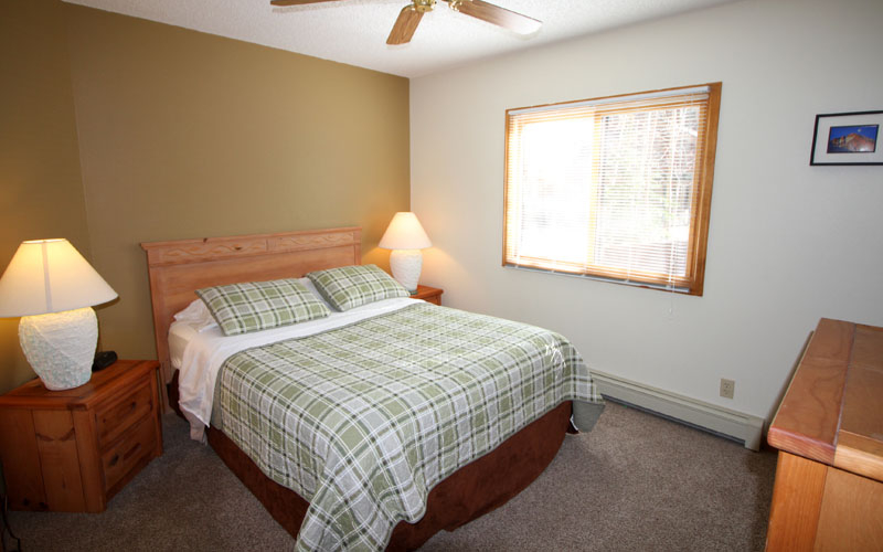 System.Collections.Generic.List`1[BluePillow.Application.SearchEngine.Dto.PhotoDto]?.ElementAt(3)?.Caption