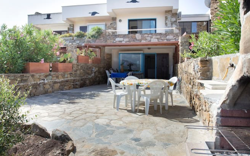 System.Collections.Generic.List`1[BluePillow.Application.SearchEngine.Dto.PhotoDto]?.ElementAt(0)?.Caption