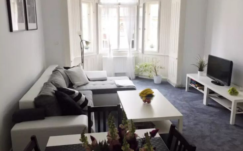 System.Collections.Generic.List`1[BluePillow.Application.SearchEngine.Dto.PhotoDto]?.ElementAt(1)?.Caption