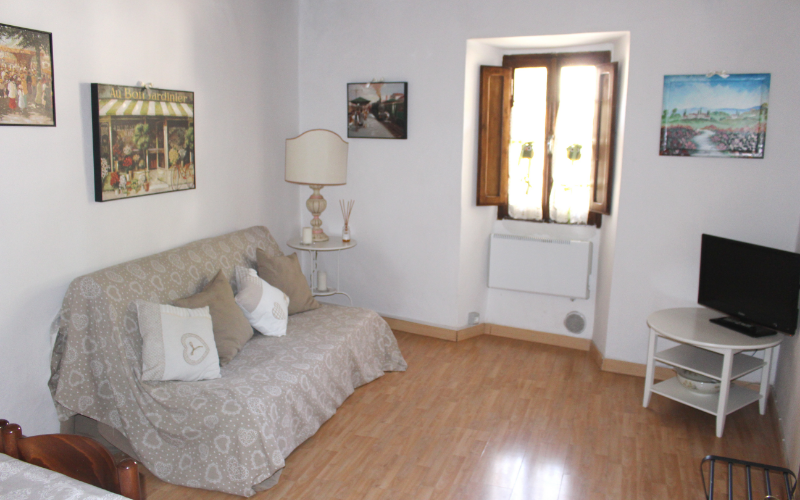 System.Collections.Generic.List`1[BluePillow.Application.SearchEngine.Dto.PhotoDto]?.ElementAt(0)?.Caption