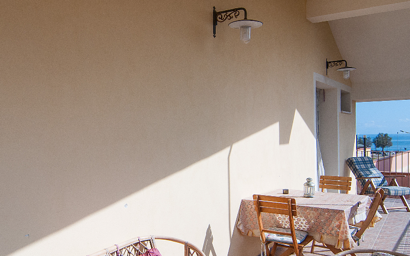 System.Collections.Generic.List`1[BluePillow.Application.SearchEngine.Dto.PhotoDto]?.ElementAt(3)?.Caption