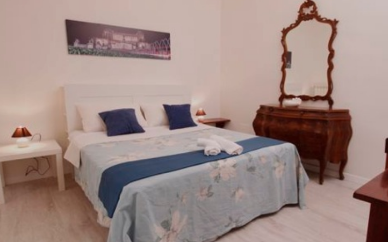 System.Collections.Generic.List`1[BluePillow.Application.SearchEngine.Dto.PhotoDto]?.ElementAt(1)?.Caption