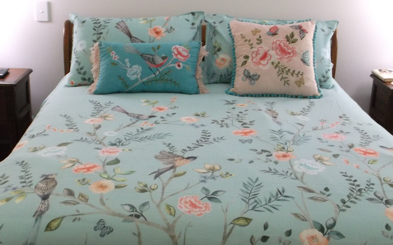 System.Collections.Generic.List`1[BluePillow.Application.SearchEngine.Dto.PhotoDto]?.ElementAt(0)?.Caption