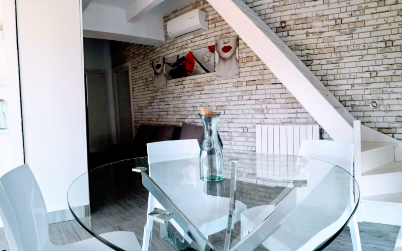 System.Collections.Generic.List`1[BluePillow.Application.SearchEngine.Dto.PhotoDto]?.ElementAt(2)?.Caption