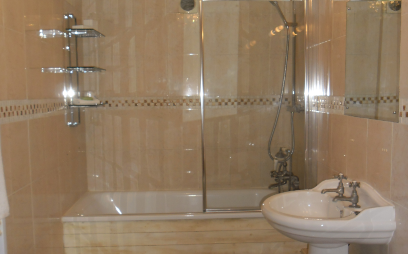 System.Collections.Generic.List`1[BluePillow.Application.SearchEngine.Dto.PhotoDto]?.ElementAt(3)?.Caption