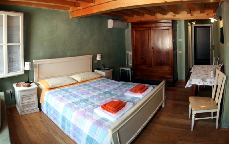 System.Collections.Generic.List`1[BluePillow.Application.SearchEngine.Dto.PhotoDto]?.ElementAt(0)?.Caption