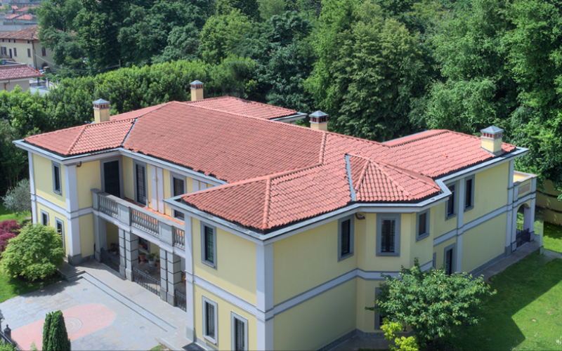 System.Collections.Generic.List`1[BluePillow.Application.SearchEngine.Dto.PhotoDto]?.ElementAt(0)?.Caption