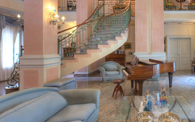 System.Collections.Generic.List`1[BluePillow.Application.SearchEngine.Dto.PhotoDto]?.ElementAt(2)?.Caption