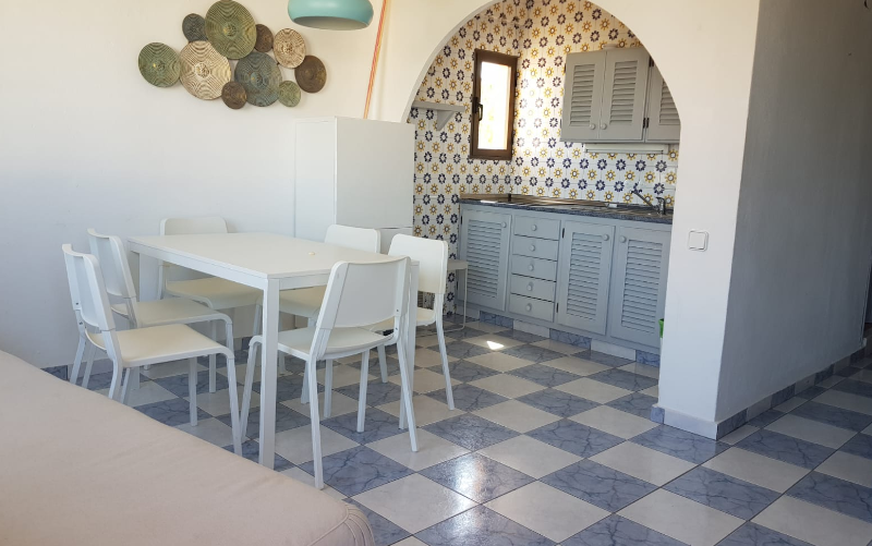 System.Collections.Generic.List`1[BluePillow.Application.SearchEngine.Dto.PhotoDto]?.ElementAt(0)?.Caption