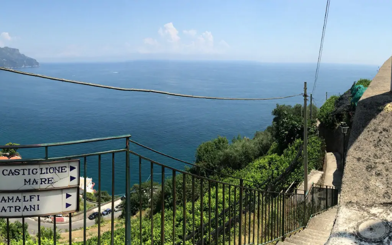 System.Collections.Generic.List`1[BluePillow.Application.SearchEngine.Dto.PhotoDto]?.ElementAt(1)?.Caption