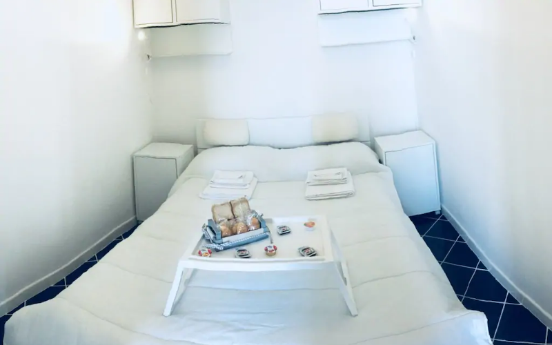 System.Collections.Generic.List`1[BluePillow.Application.SearchEngine.Dto.PhotoDto]?.ElementAt(2)?.Caption