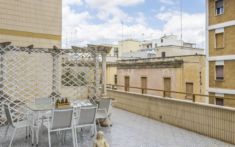 System.Collections.Generic.List`1[BluePillow.Application.SearchEngine.Dto.PhotoDto]?.ElementAt(1)?.Caption