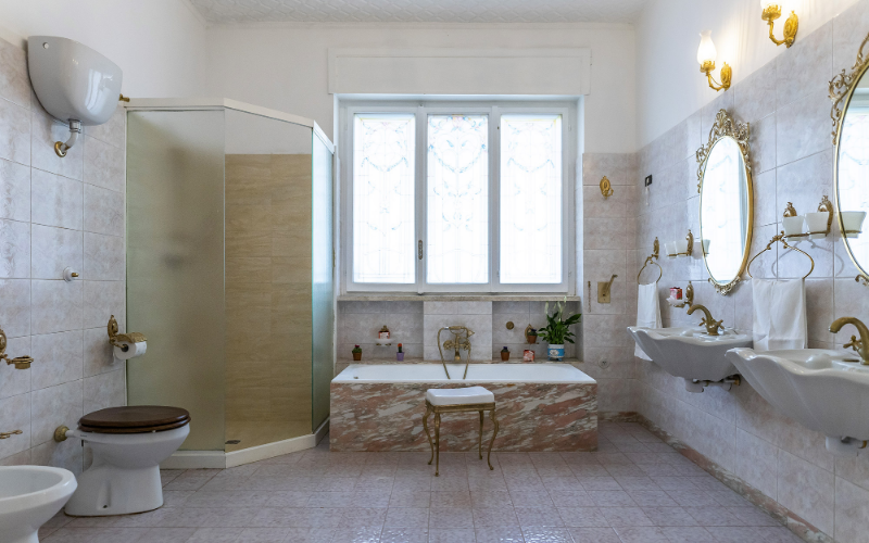 System.Collections.Generic.List`1[BluePillow.Application.SearchEngine.Dto.PhotoDto]?.ElementAt(3)?.Caption