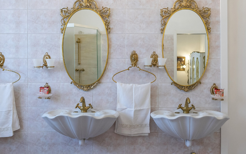 System.Collections.Generic.List`1[BluePillow.Application.SearchEngine.Dto.PhotoDto]?.ElementAt(2)?.Caption