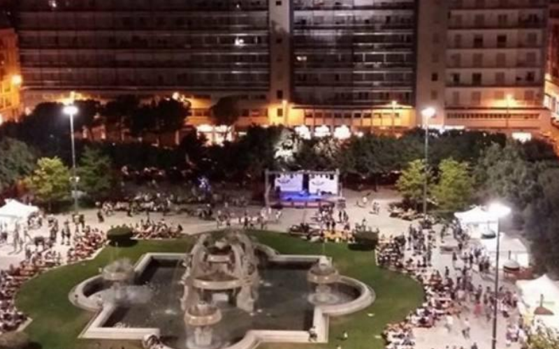 System.Collections.Generic.List`1[BluePillow.Application.SearchEngine.Dto.PhotoDto]?.ElementAt(0)?.Caption