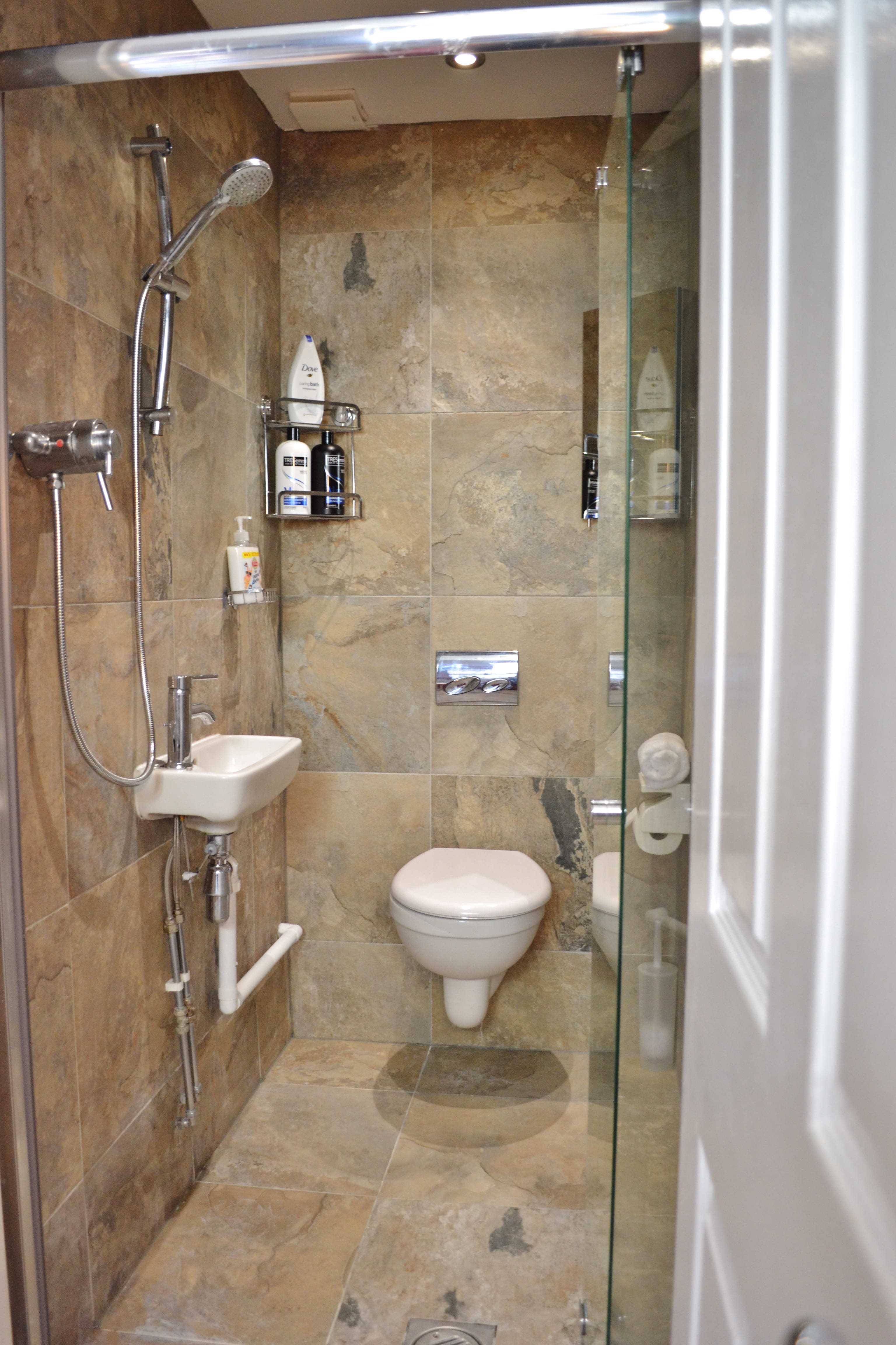 System.Collections.Generic.List`1[BluePillow.Application.SearchEngine.Dto.PhotoDto]?.ElementAt(3)?.Caption