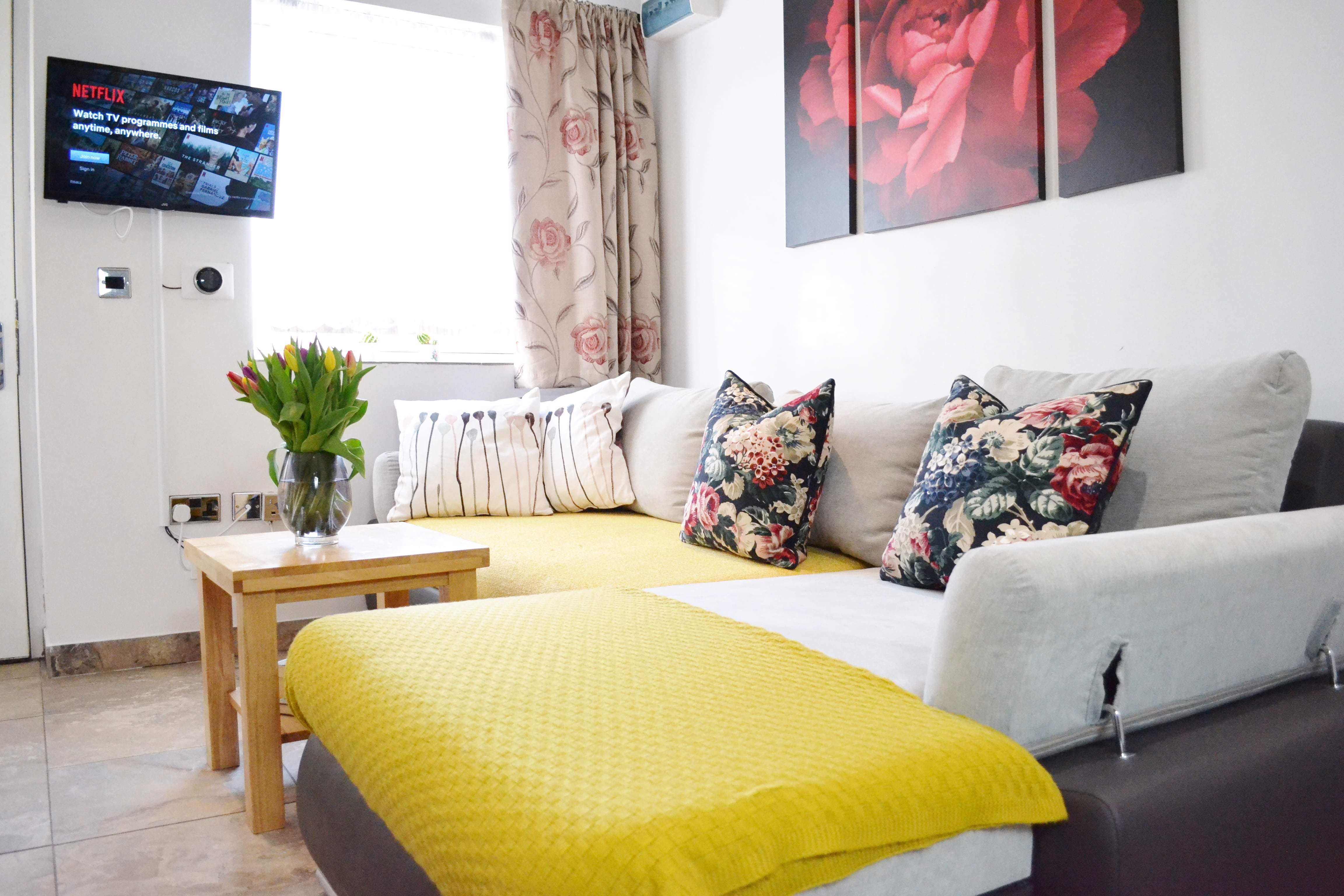 System.Collections.Generic.List`1[BluePillow.Application.SearchEngine.Dto.PhotoDto]?.ElementAt(1)?.Caption