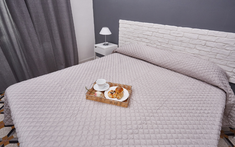 System.Collections.Generic.List`1[BluePillow.Application.SearchEngine.Dto.PhotoDto]?.ElementAt(0)?.Caption