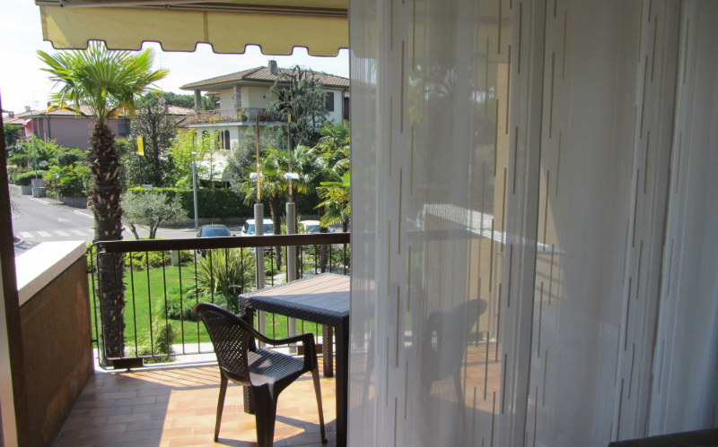 System.Collections.Generic.List`1[BluePillow.Application.SearchEngine.Dto.PhotoDto]?.ElementAt(1)?.Caption