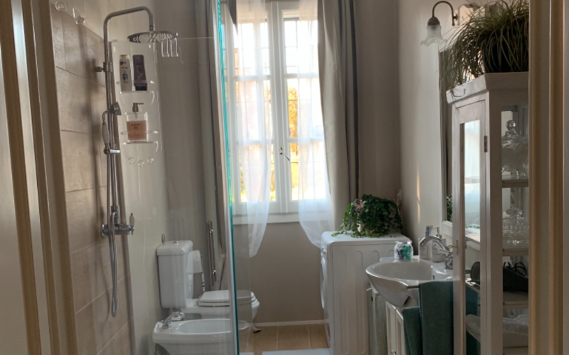 System.Collections.Generic.List`1[BluePillow.Application.SearchEngine.Dto.PhotoDto]?.ElementAt(1)?.Caption