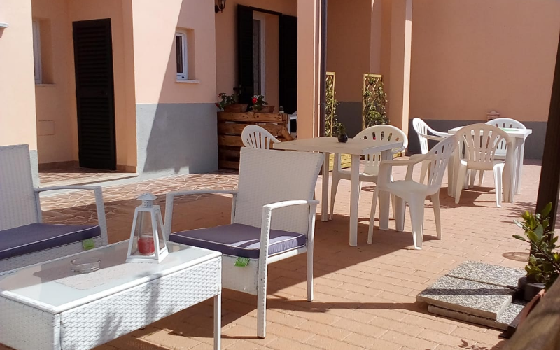 System.Collections.Generic.List`1[BluePillow.Application.SearchEngine.Dto.PhotoDto]?.ElementAt(2)?.Caption